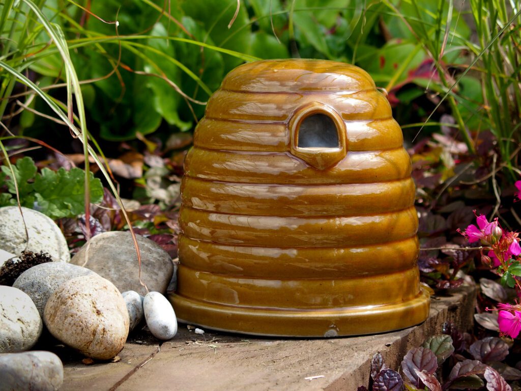 Ceramic Bee Skep With Nesting Material 679505017259