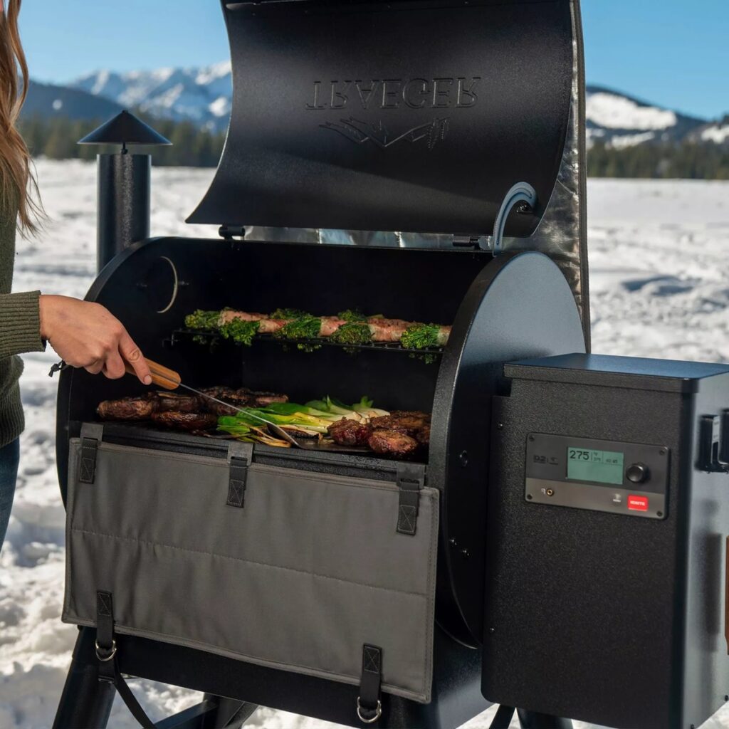 Traeger Pro Series 22 Blue Wood Pellet BBQ & Smoker 634868921827