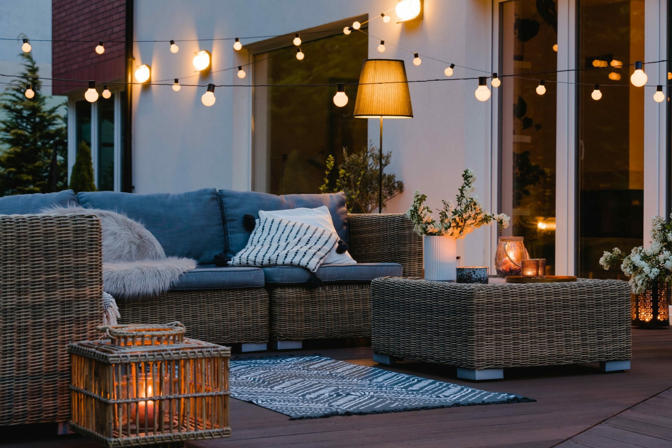 How to Hang Outdoor Lights Hillier