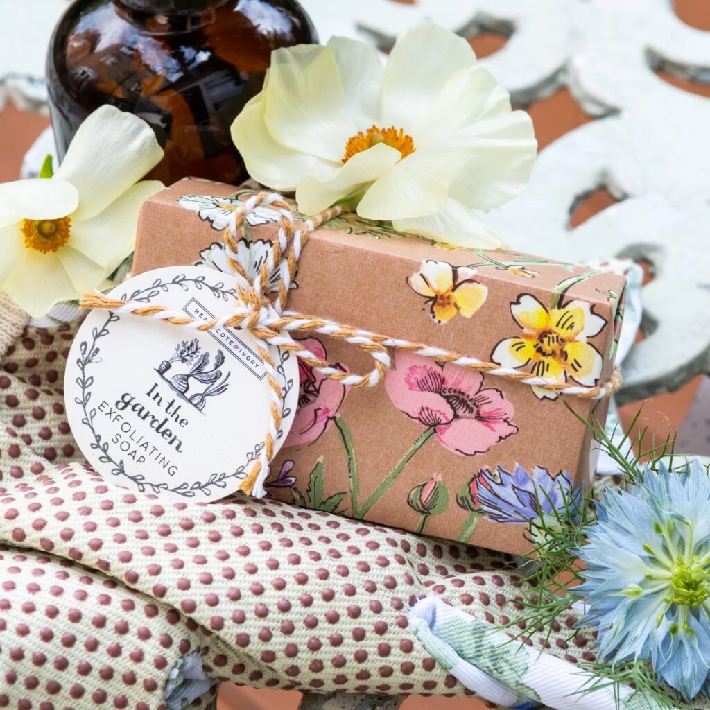 Heathcote & Ivory In The Garden Exfoliating Soap 160g