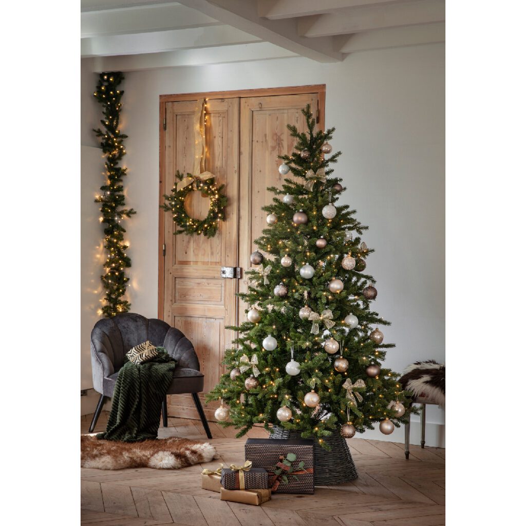 Alllison Christmas Tree in entrance